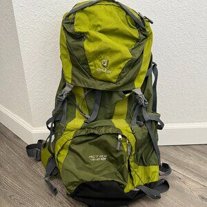 Deuter Women's Act Lite 45 + 10 SL Green, Hiking Backpack